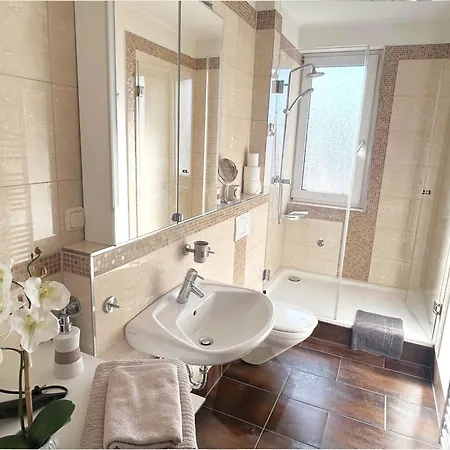 Ed-grosse, Moderne In Zentraler Lage, Mit Balkon, Lift Und Parkplatz * Ганновер