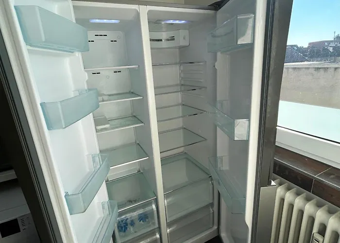 Ed-grosse, Moderne In Zentraler Lage, Mit Balkon, Lift Und Parkplatz Ганновер