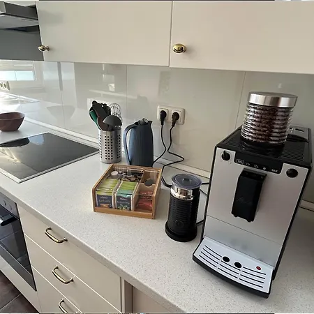 Ed-grosse, Moderne In Zentraler Lage, Mit Balkon, Lift Und Parkplatz